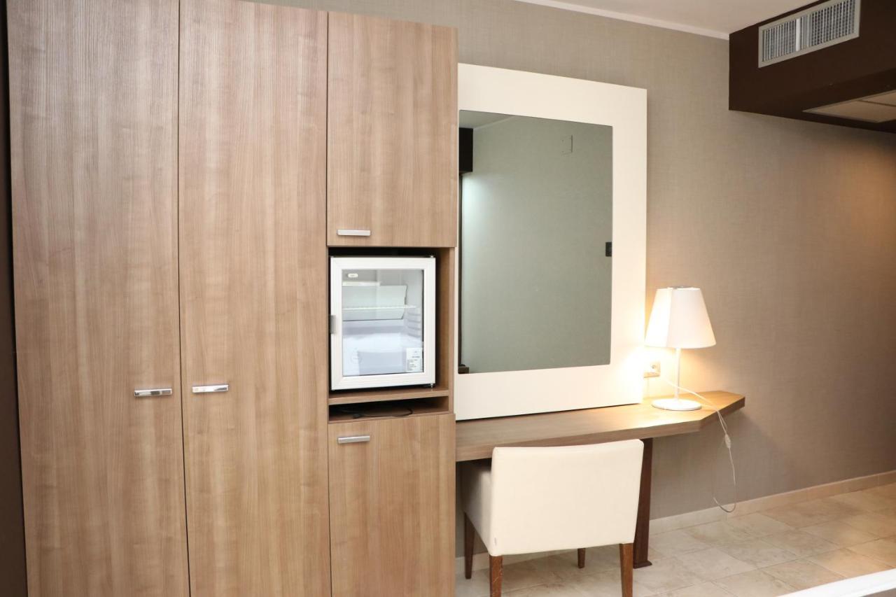 Hotel Lafayette Giovinazzo Bagian luar foto