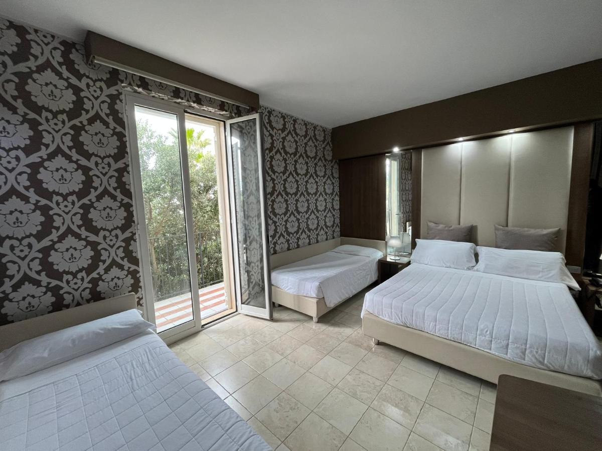 Hotel Lafayette Giovinazzo Bagian luar foto