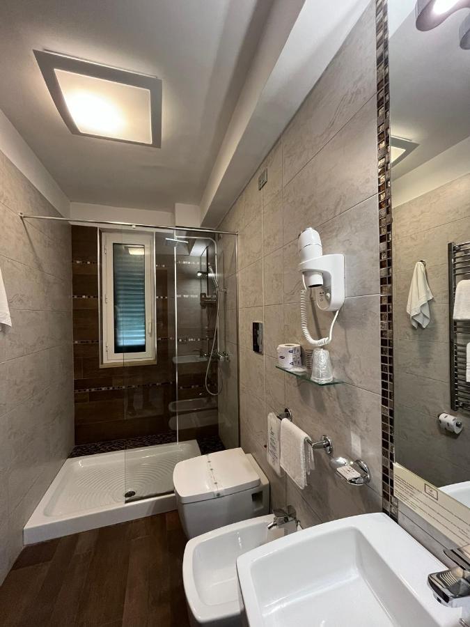 Hotel Lafayette Giovinazzo Bagian luar foto