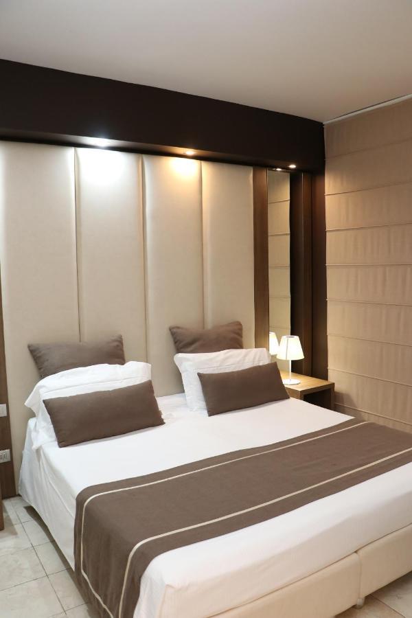 Hotel Lafayette Giovinazzo Bagian luar foto