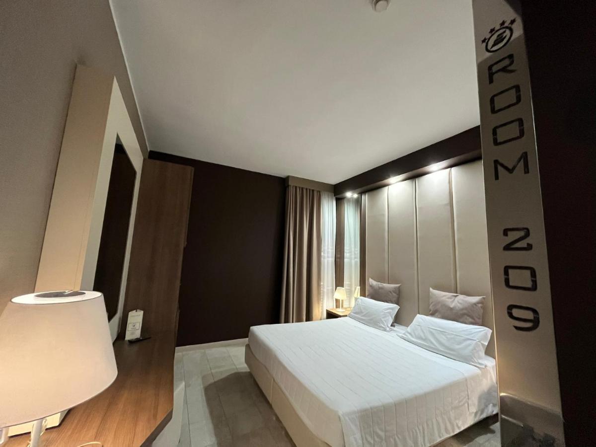 Hotel Lafayette Giovinazzo Bagian luar foto