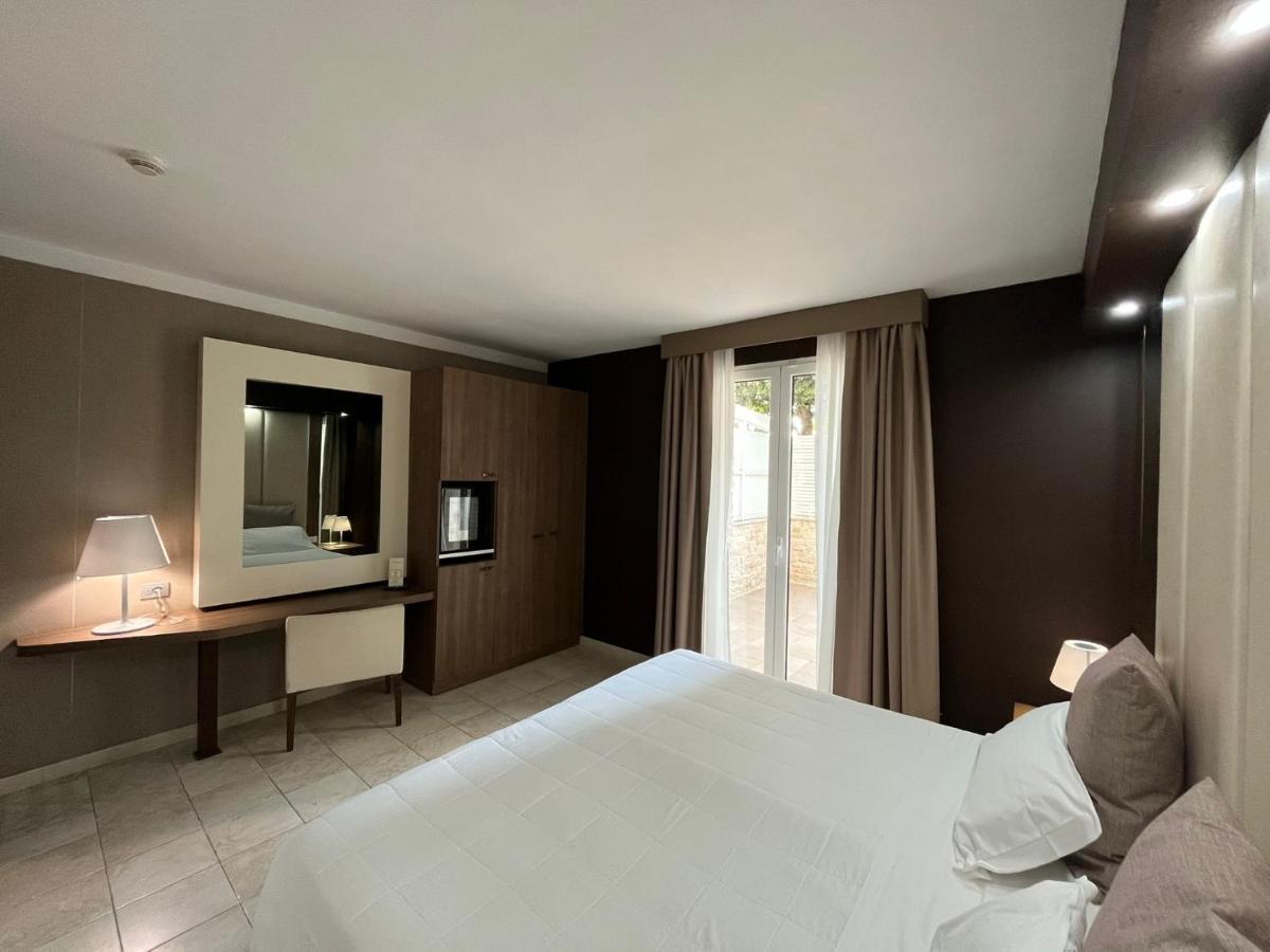 Hotel Lafayette Giovinazzo Bagian luar foto