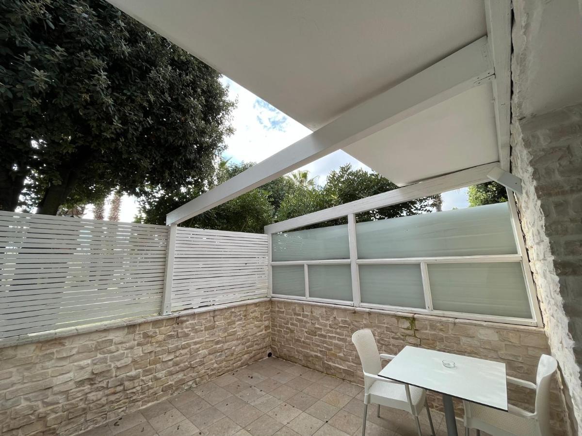 Hotel Lafayette Giovinazzo Bagian luar foto