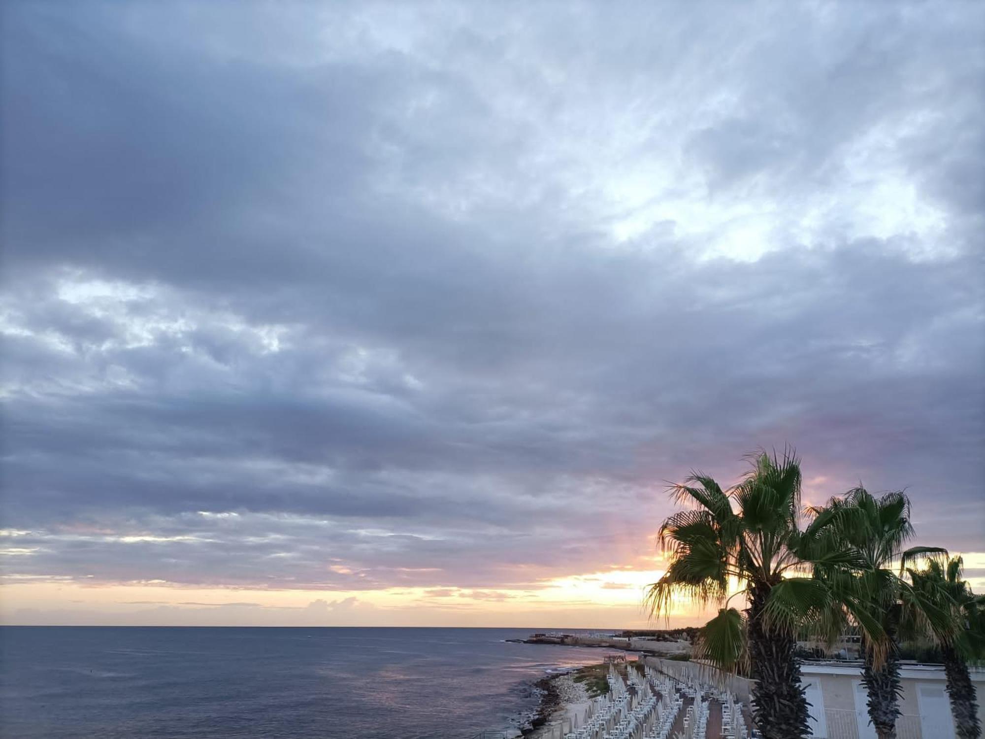 Hotel Lafayette Giovinazzo Bagian luar foto