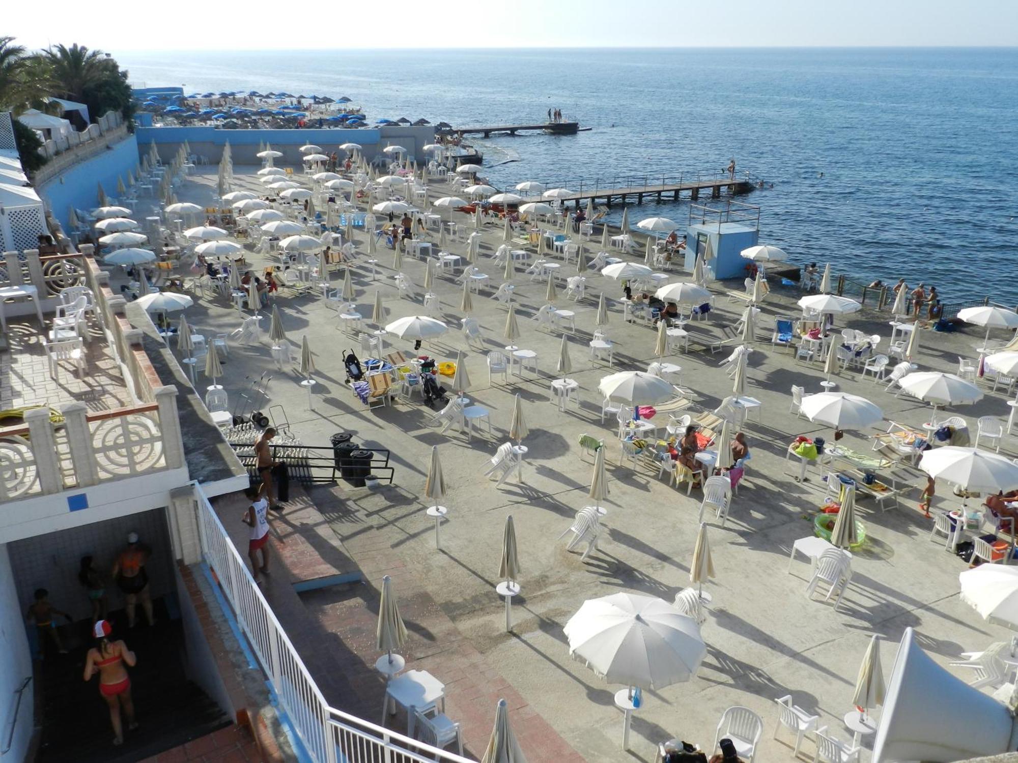 Hotel Lafayette Giovinazzo Bagian luar foto