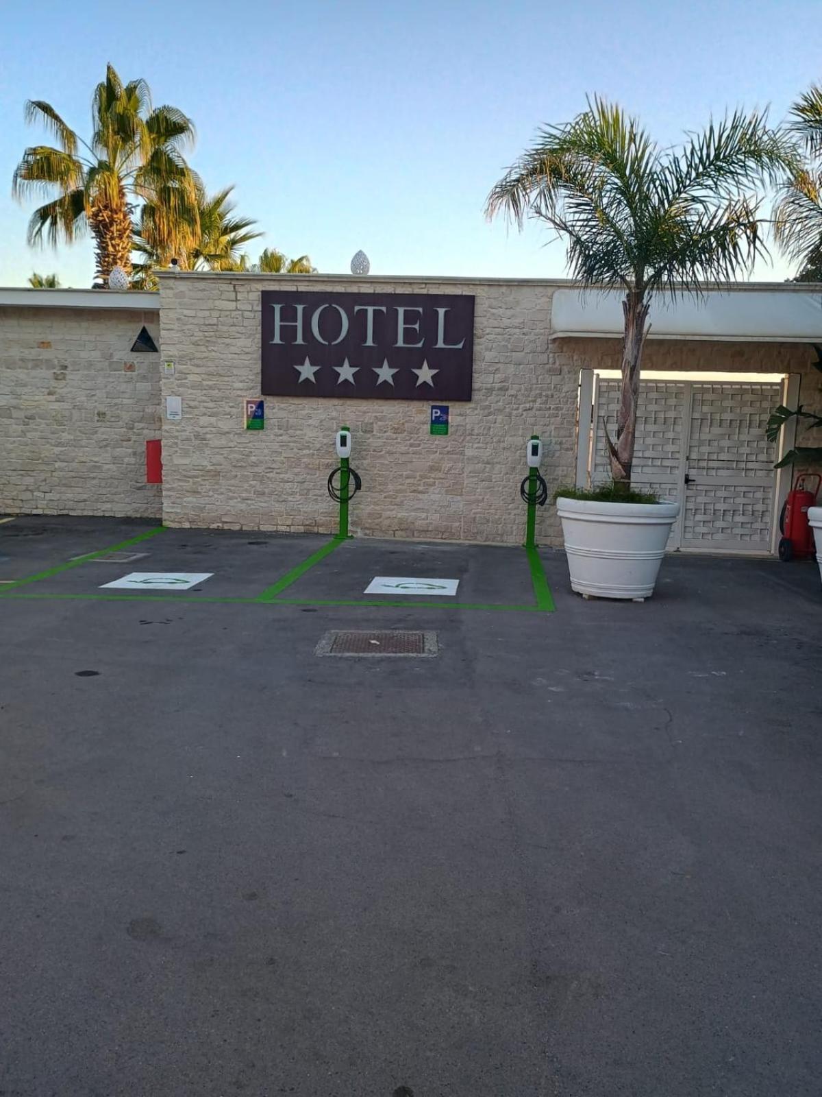 Hotel Lafayette Giovinazzo Bagian luar foto