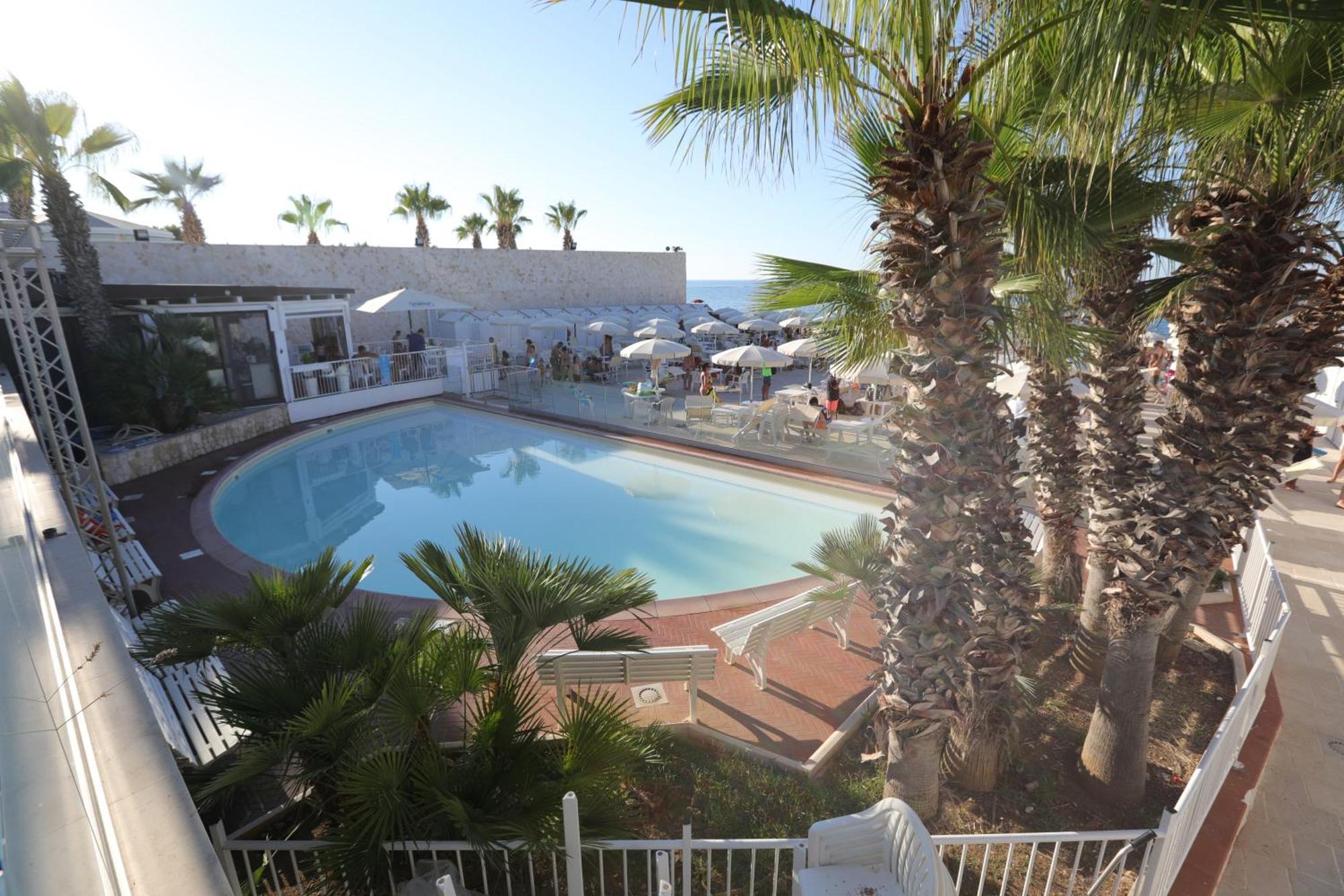 Hotel Lafayette Giovinazzo Bagian luar foto