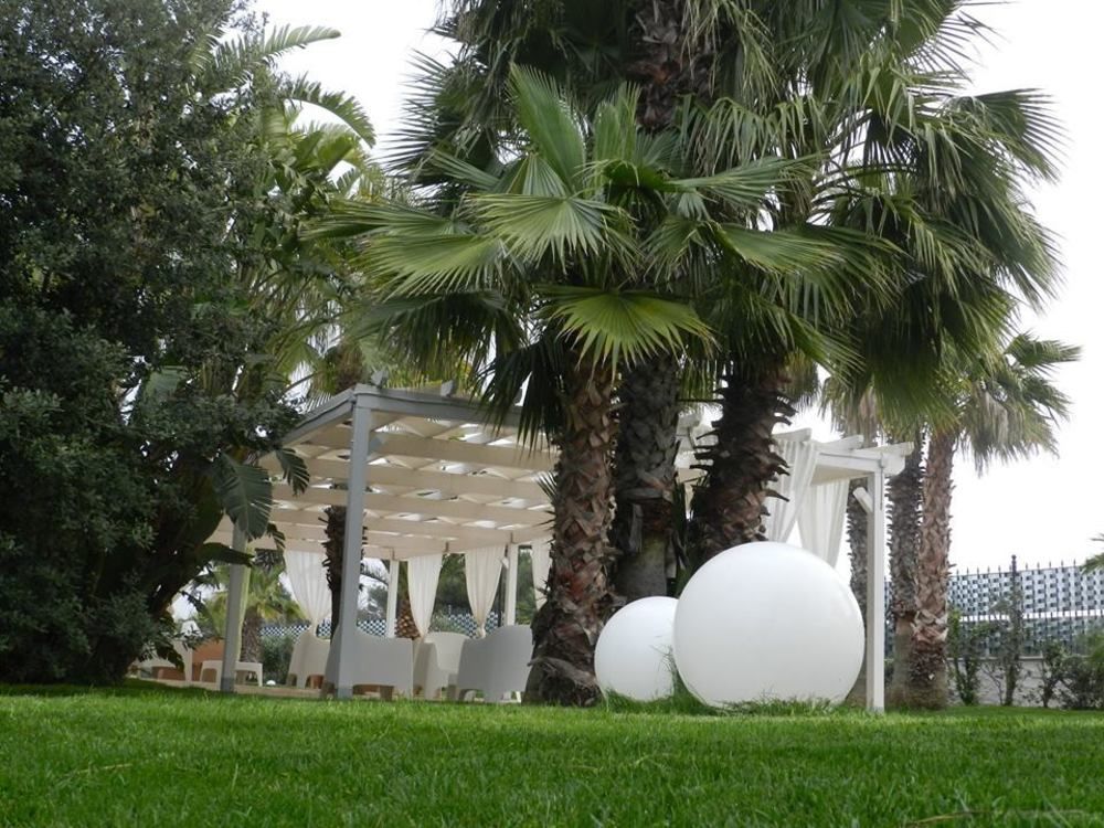 Hotel Lafayette Giovinazzo Bagian luar foto