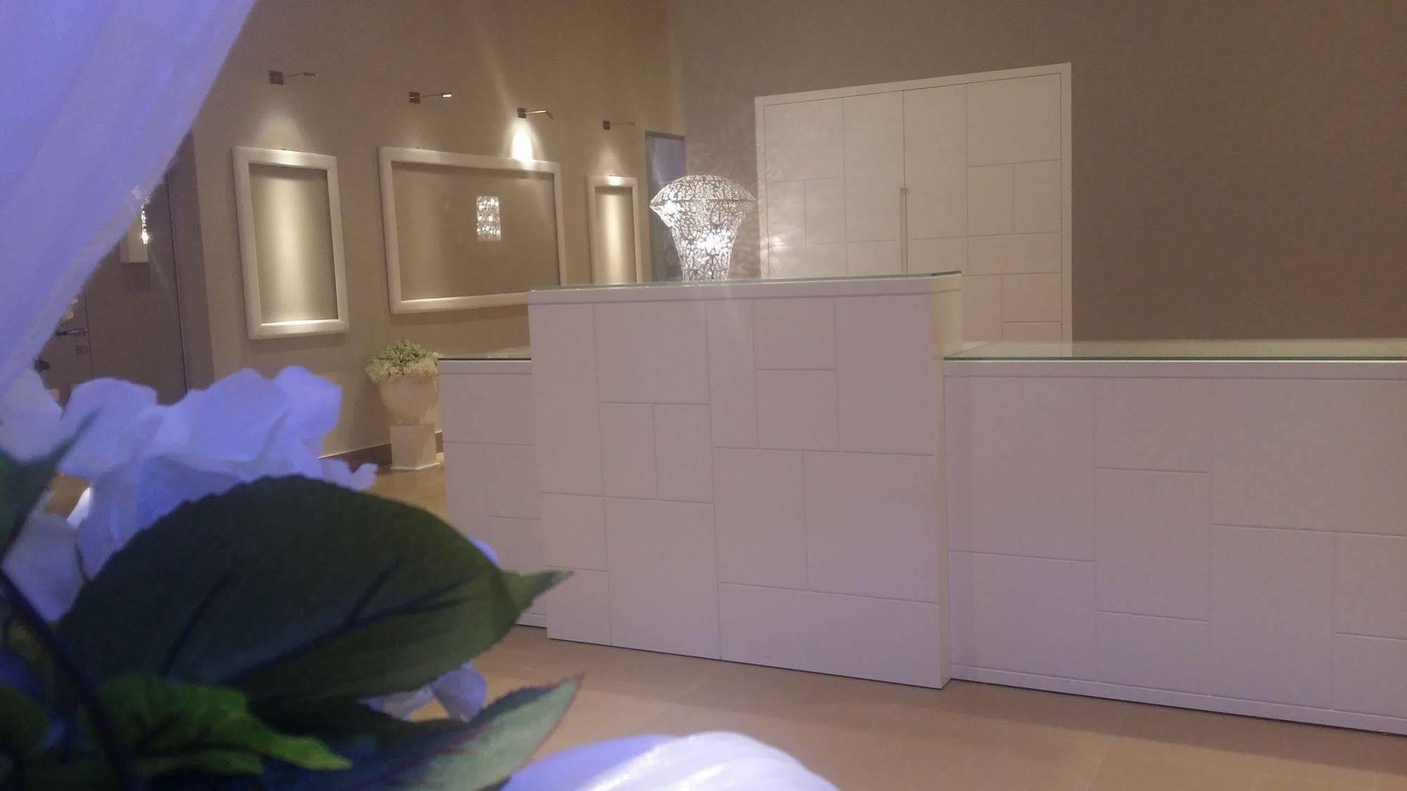 Hotel Lafayette Giovinazzo Bagian luar foto